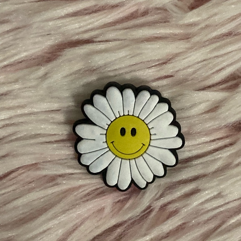 Daisy Flower with Smiley Face Croc Charm